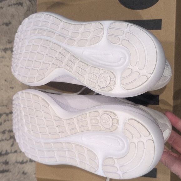 NWT Lululemon Men's Beyondfeel Running Shoe Wht/Wht/Wht - Picture 16 of 16